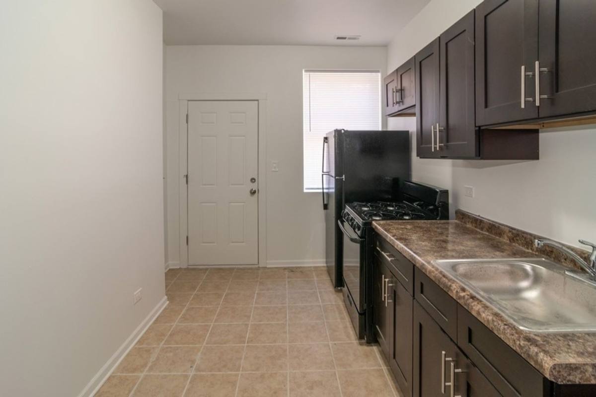 Apartment for rent at 4641-4643 W Jackson Blvd, Chicago, IL 60644