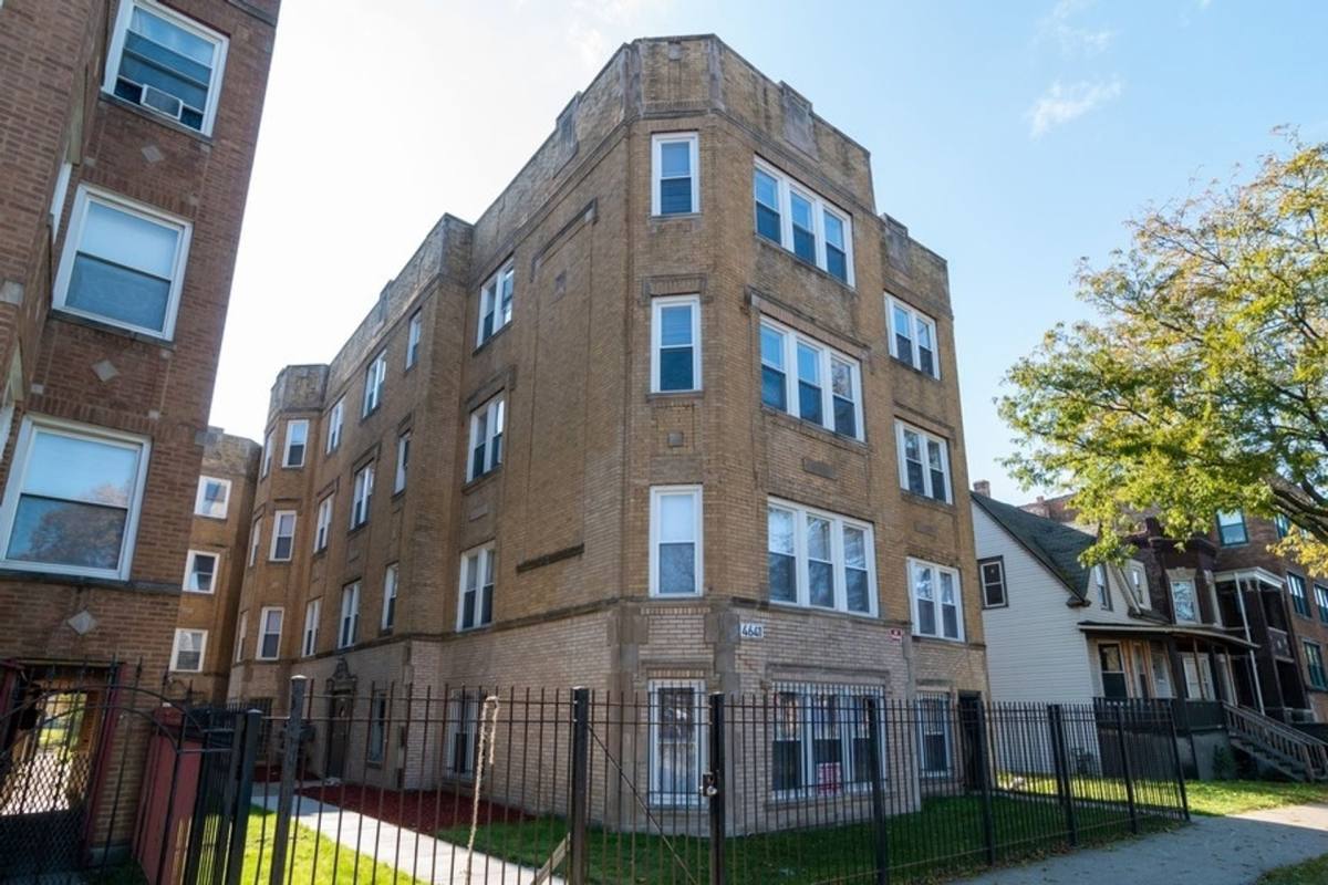 Apartment for rent at 4641-4643 W Jackson Blvd, Chicago, IL 60644