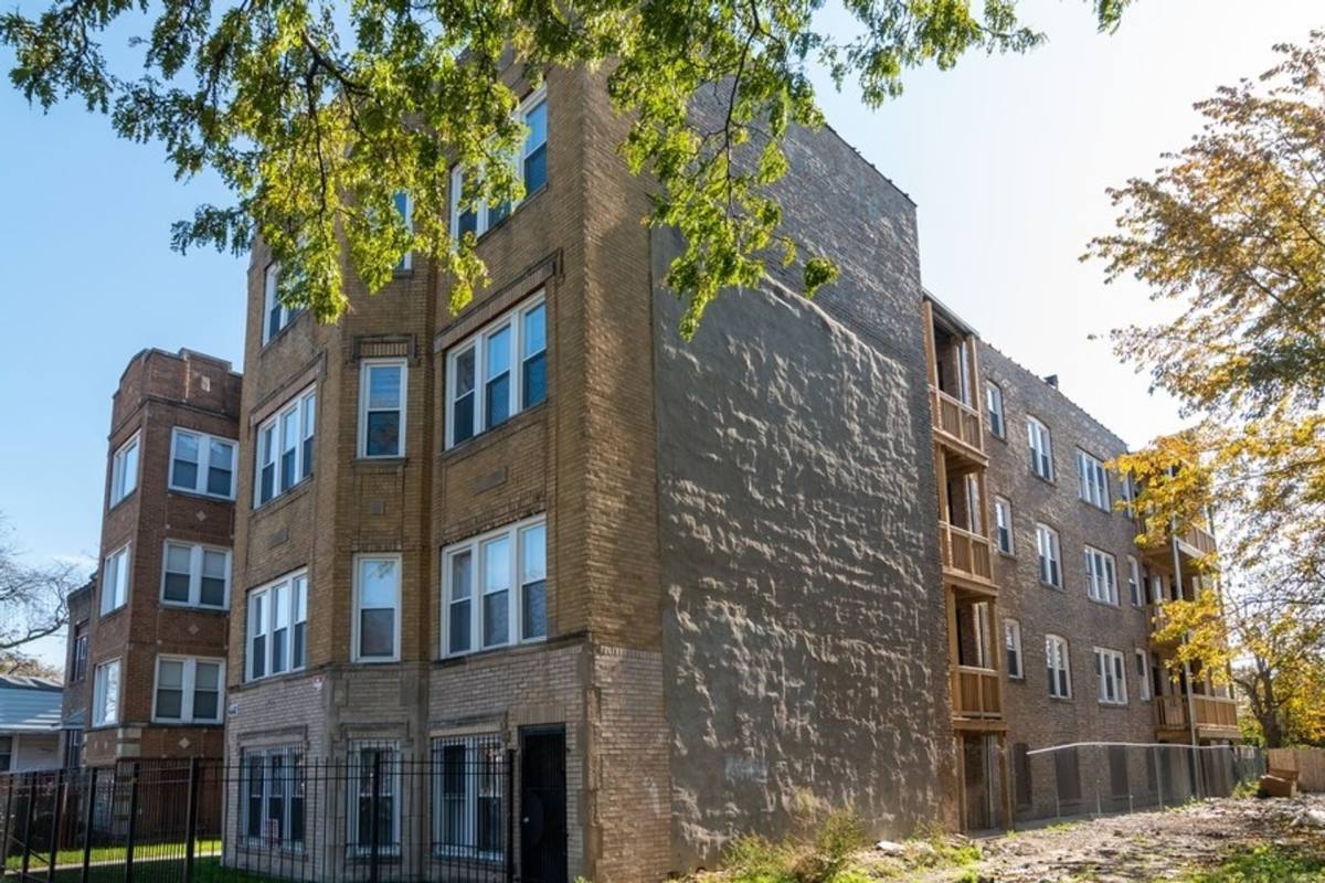 Apartment for rent at 4641-4643 W Jackson Blvd, Chicago, IL 60644