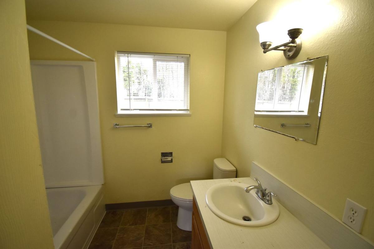 Apartment for rent at 325, 335, 345, 355, 365, 375 S, Lebanon, OR 97355