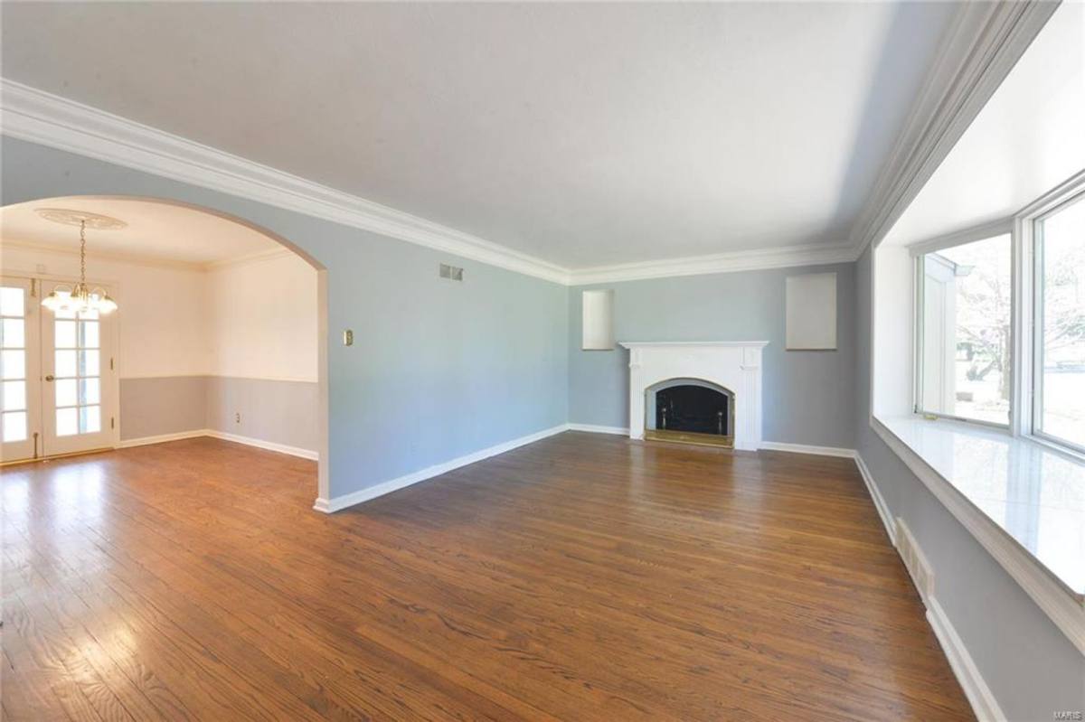 House for rent at 4 Girard Dr, Saint Louis, MO 63119