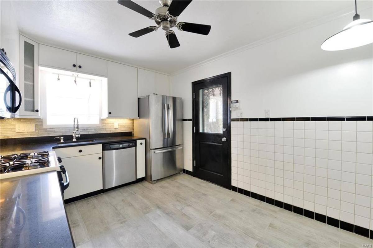 House for rent at 4 Girard Dr, Saint Louis, MO 63119