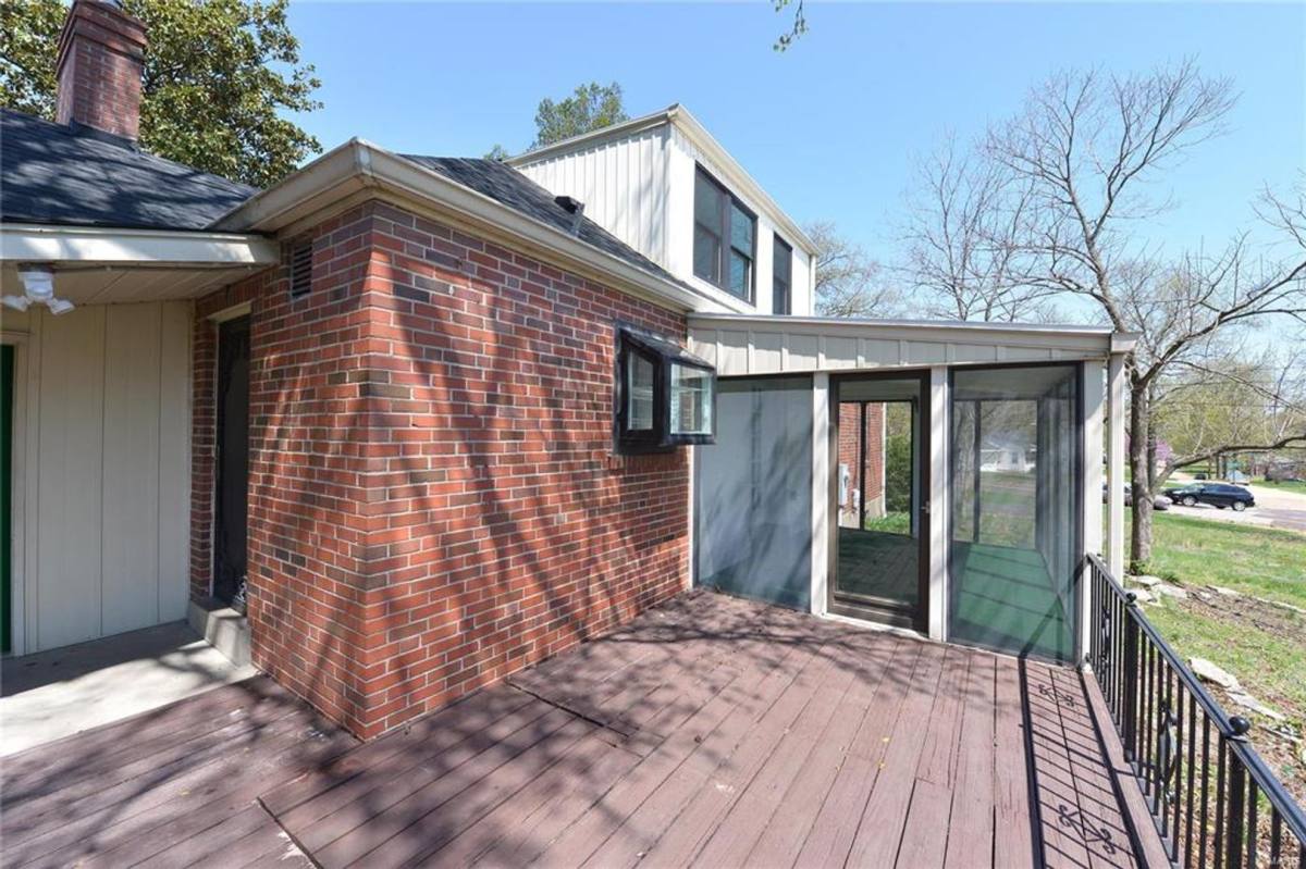 House for rent at 4 Girard Dr, Saint Louis, MO 63119