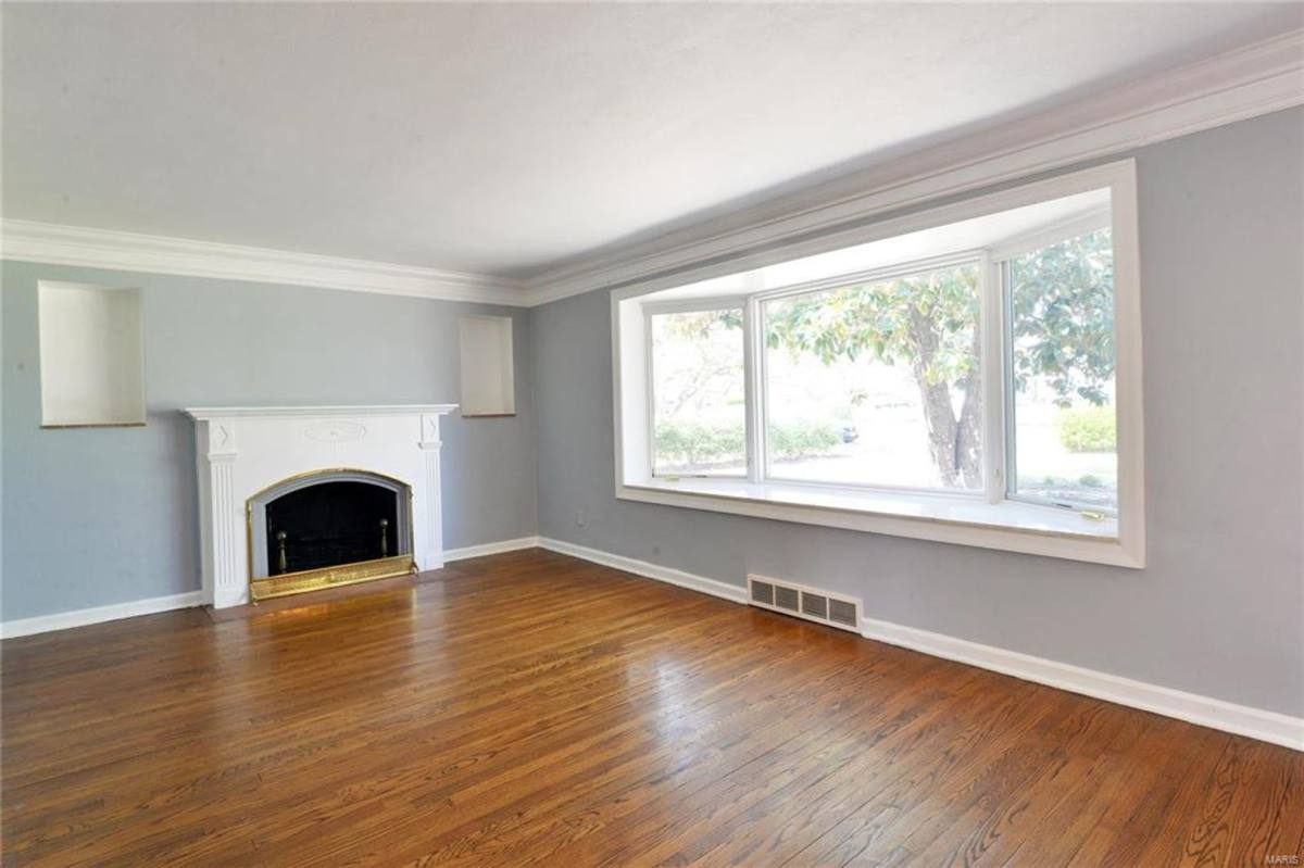 House for rent at 4 Girard Dr, Saint Louis, MO 63119