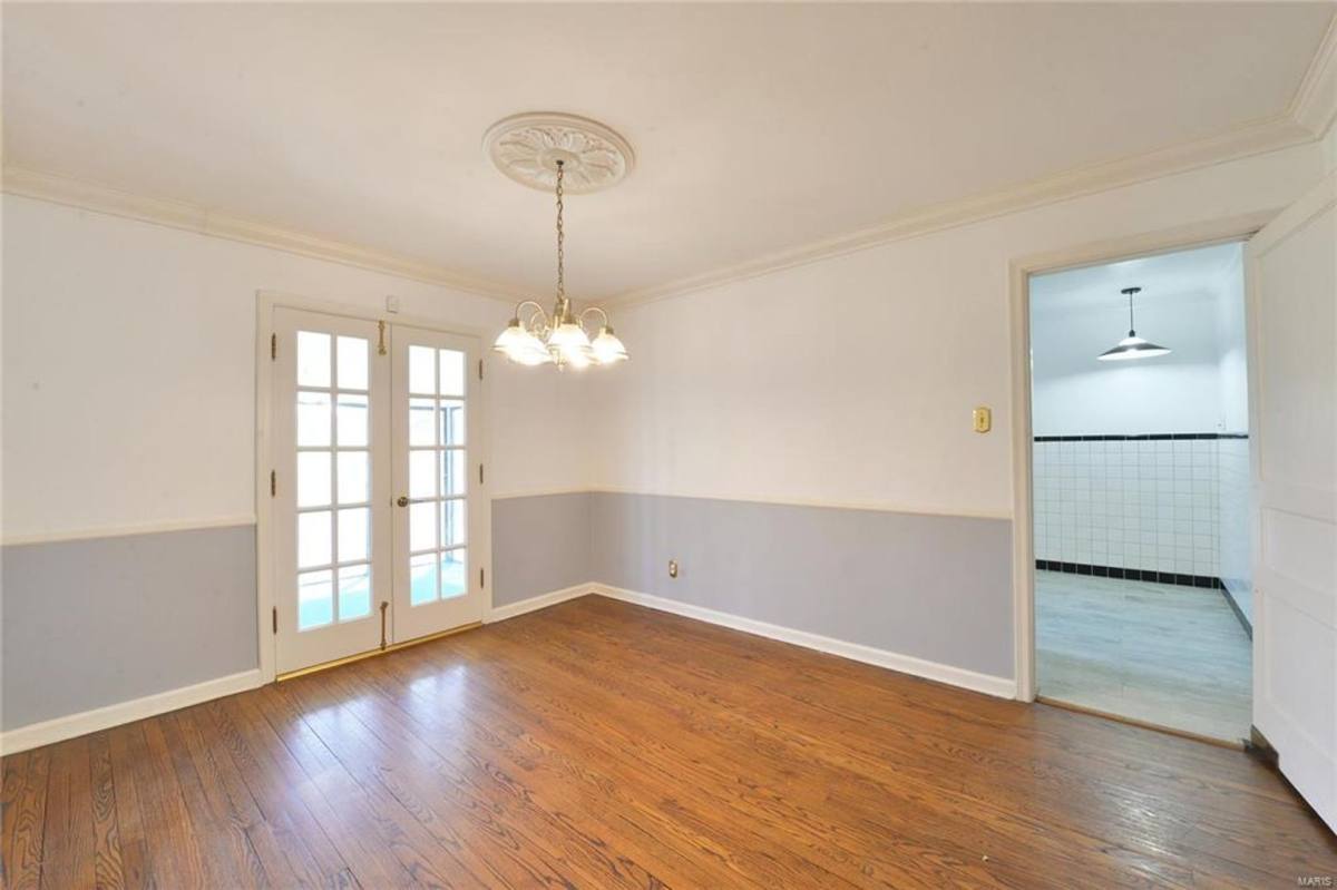 House for rent at 4 Girard Dr, Saint Louis, MO 63119