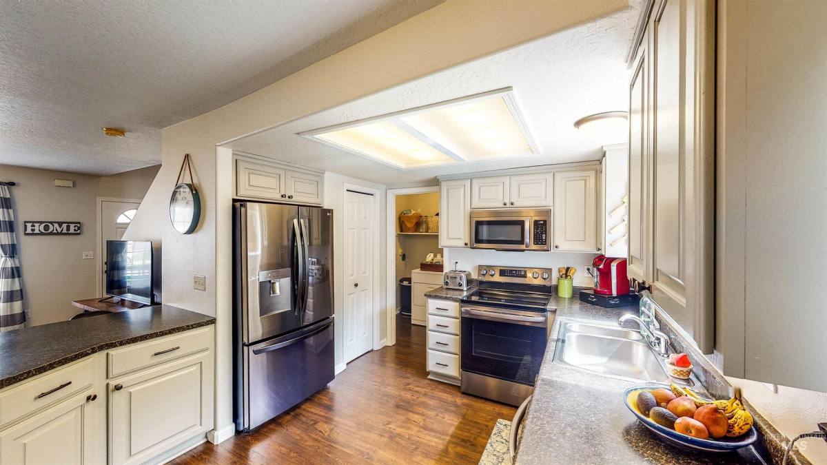 Apartment for rent at 6473 W Parapet Dr, Garden City, ID 83714