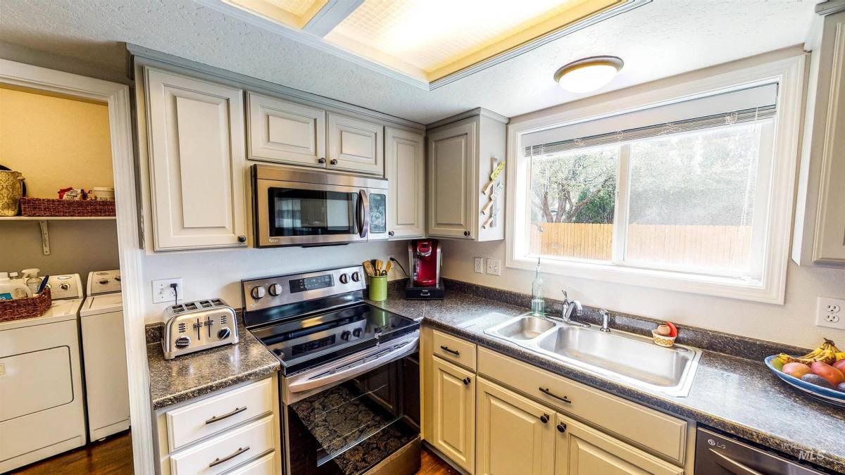 Apartment for rent at 6473 W Parapet Dr, Garden City, ID 83714