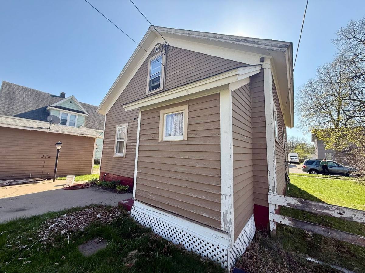 House for rent at 1005 S 5th Ave, Wausau, WI 54401