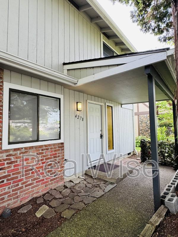 Townhouse for rent at 4278 Meadowbrook Court NE, Salem, OR 97303