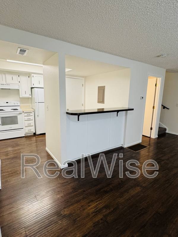 Townhouse for rent at 4278 Meadowbrook Court NE, Salem, OR 97303