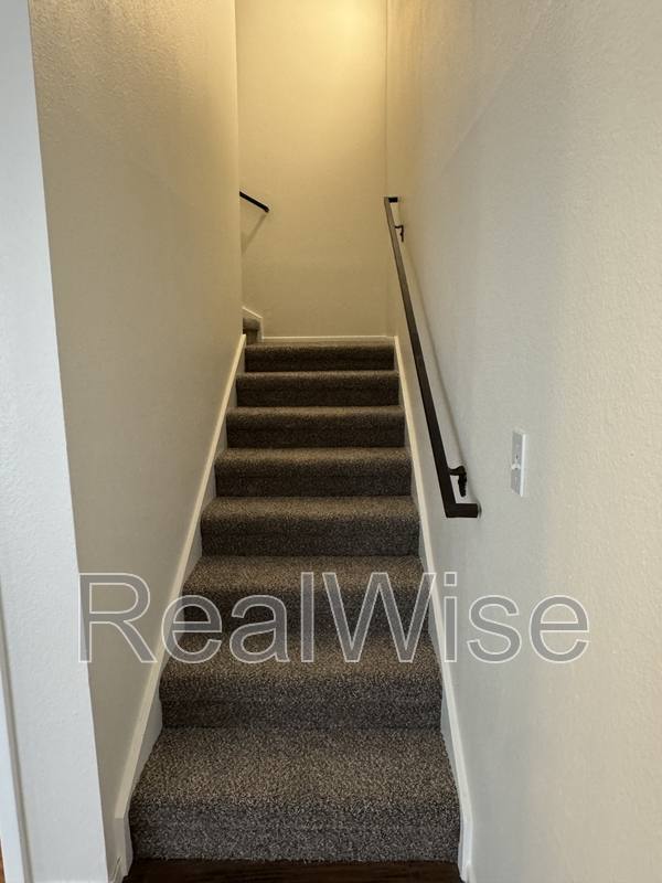 Townhouse for rent at 4278 Meadowbrook Court NE, Salem, OR 97303