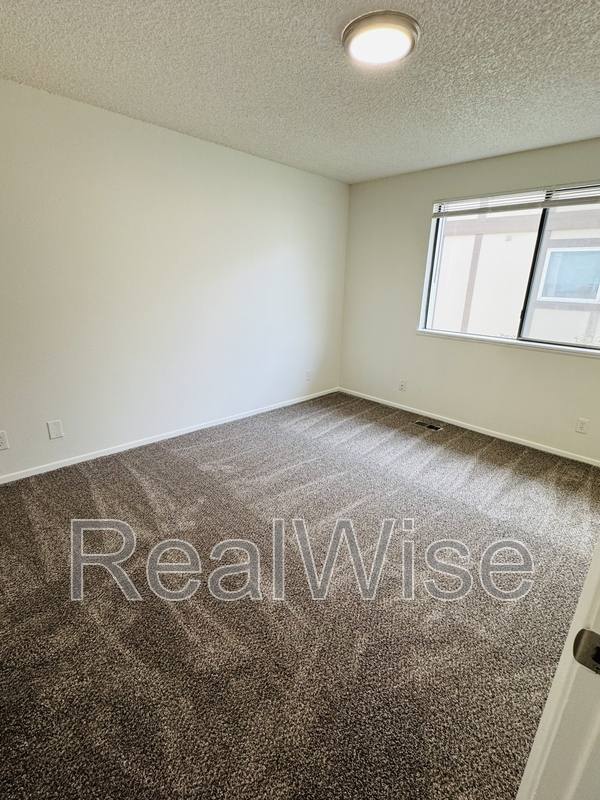 Townhouse for rent at 4278 Meadowbrook Court NE, Salem, OR 97303