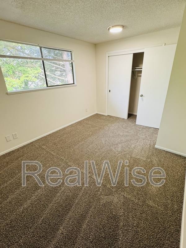 Townhouse for rent at 4278 Meadowbrook Court NE, Salem, OR 97303