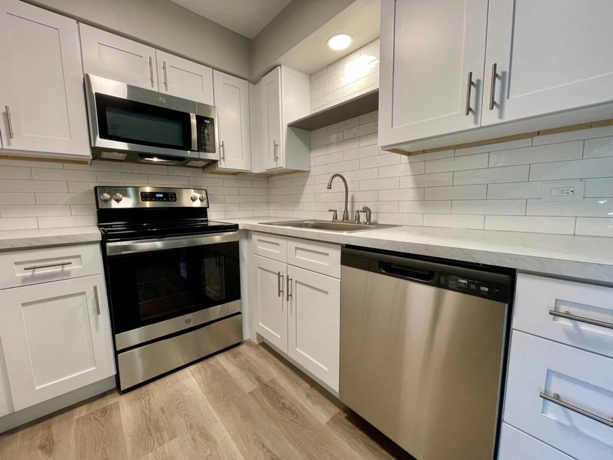Apartment for rent at 4342 Linscott Ave, Downers Grove, IL 60515