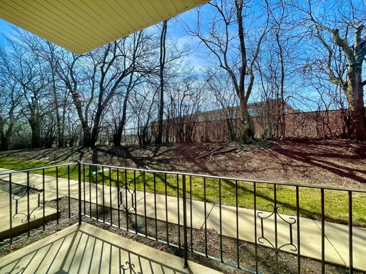 Apartment for rent at 4342 Linscott Ave, Downers Grove, IL 60515