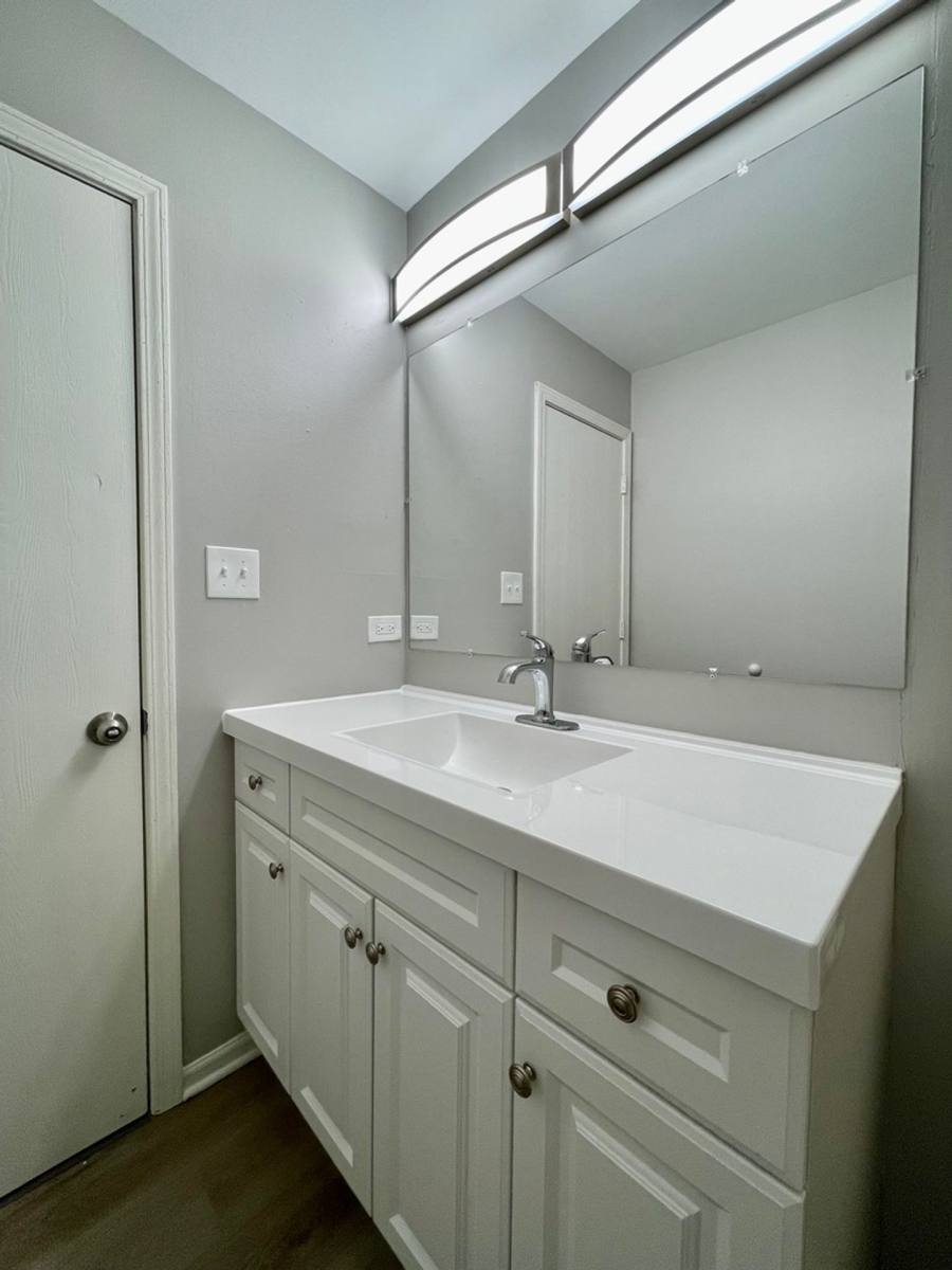 Apartment for rent at 4342 Linscott Ave, Downers Grove, IL 60515