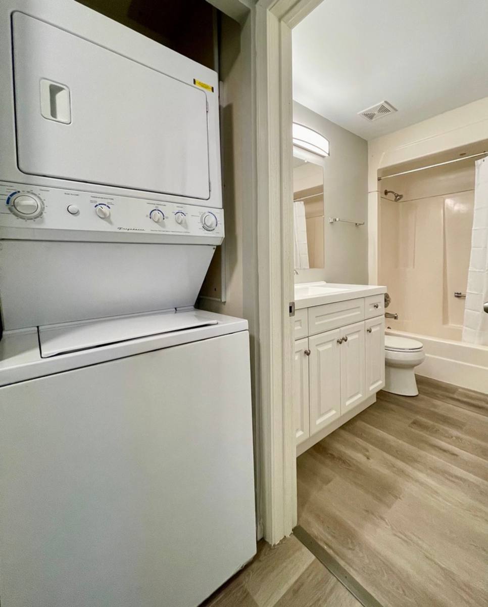 Apartment for rent at 4342 Linscott Ave, Downers Grove, IL 60515