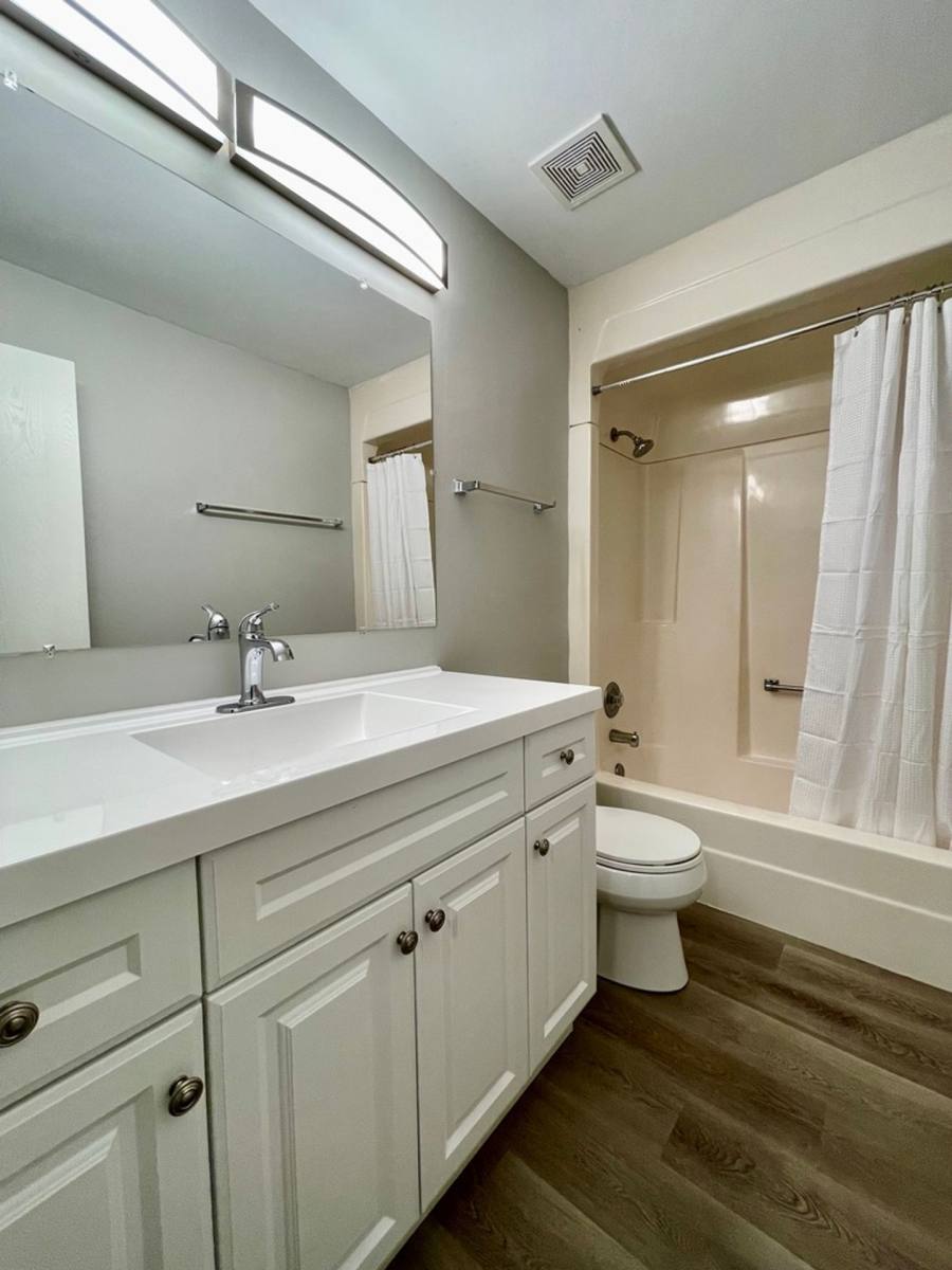 Apartment for rent at 4342 Linscott Ave, Downers Grove, IL 60515
