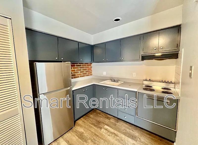 Apartment for rent at 9955 Chateau Roi Dr #A, Saint Louis, MO 63123
