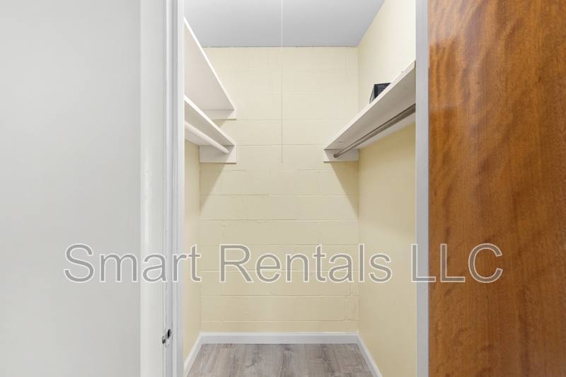 Apartment for rent at 9955 Chateau Roi Dr #A, Saint Louis, MO 63123