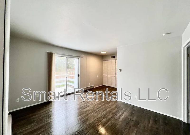 Apartment for rent at 9955 Chateau Roi Dr #A, Saint Louis, MO 63123