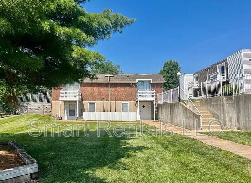 Apartment for rent at 9955 Chateau Roi Dr #A, Saint Louis, MO 63123