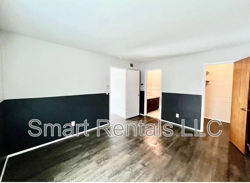 Apartment for rent at 9955 Chateau Roi Dr #A, Saint Louis, MO 63123