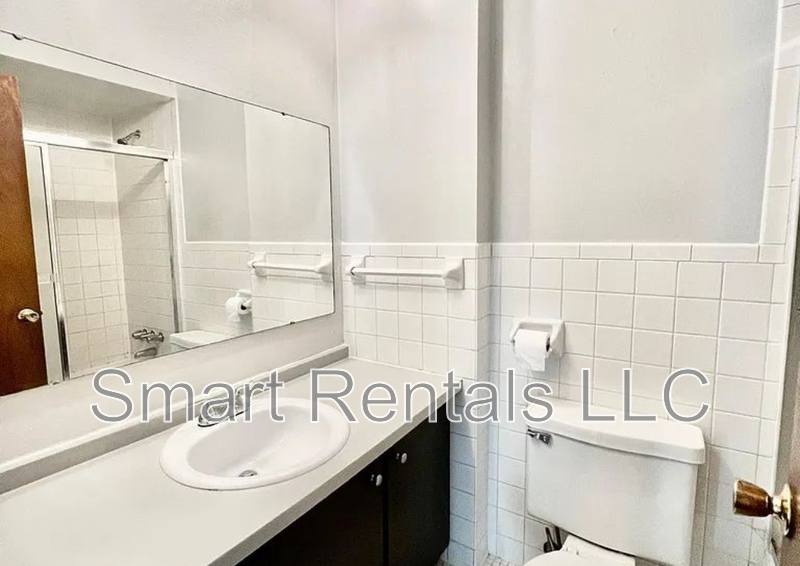 Apartment for rent at 9955 Chateau Roi Dr #A, Saint Louis, MO 63123