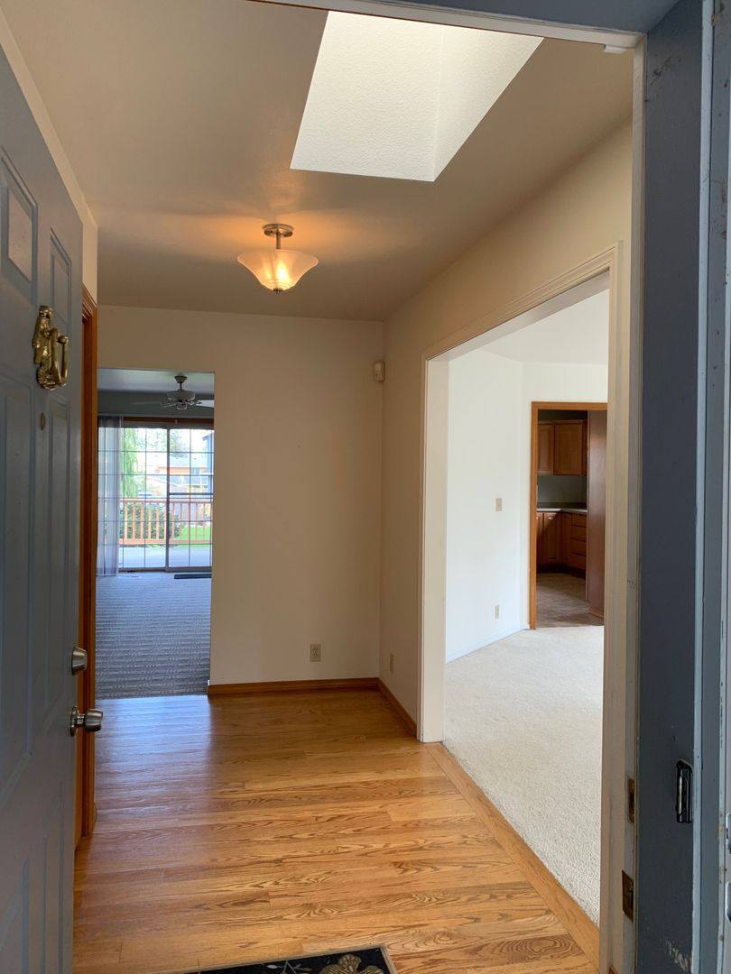 House for rent at 1033 S 232nd St, Seattle, WA 98198