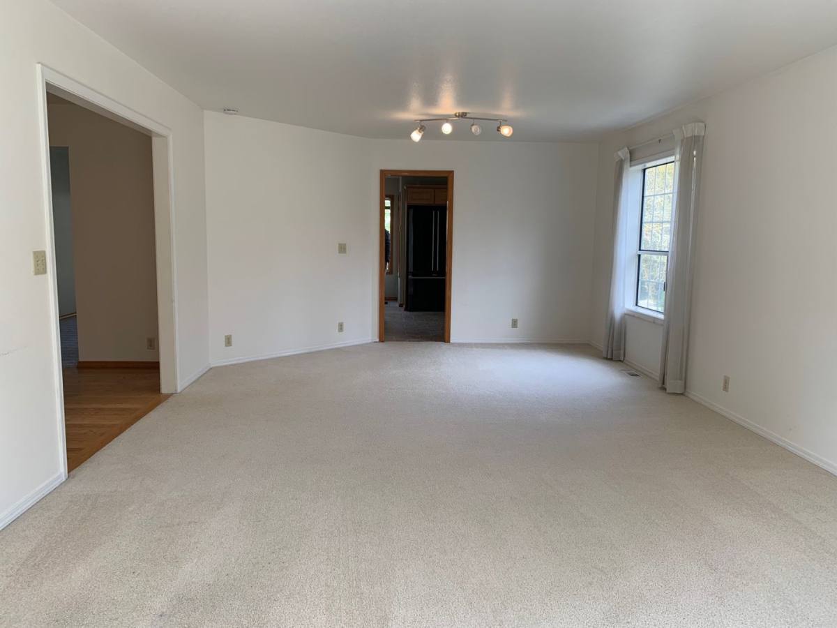 House for rent at 1033 S 232nd St, Seattle, WA 98198