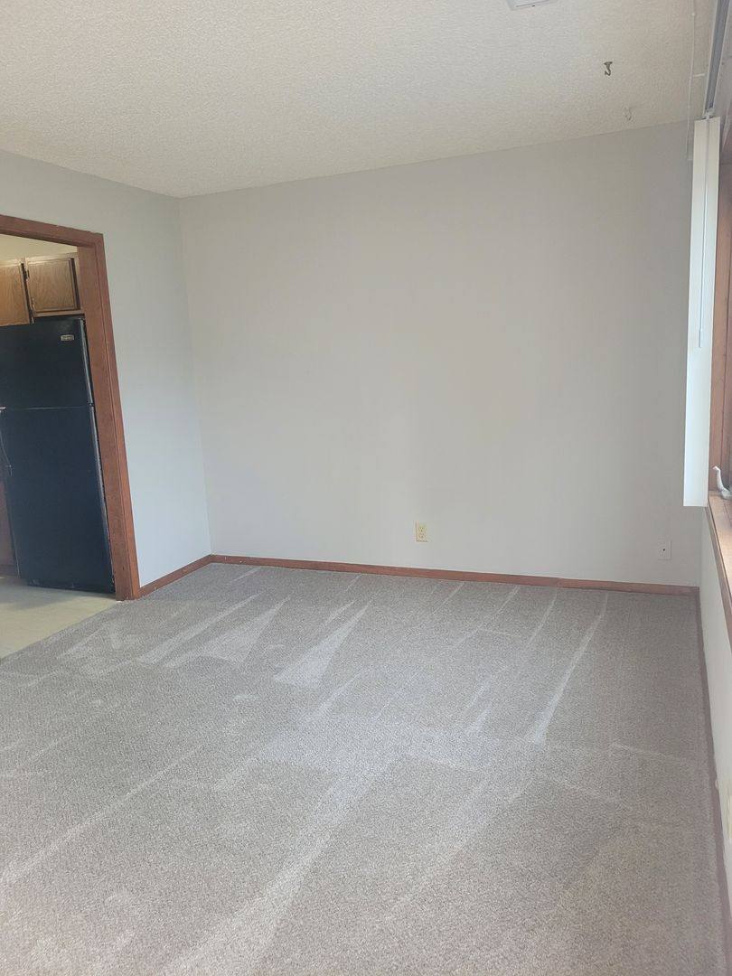 Apartment for rent at 137 NW 17th St, Lincoln, NE 68528