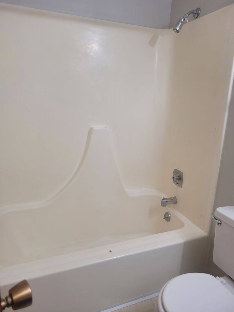 Apartment for rent at 137 NW 17th St, Lincoln, NE 68528