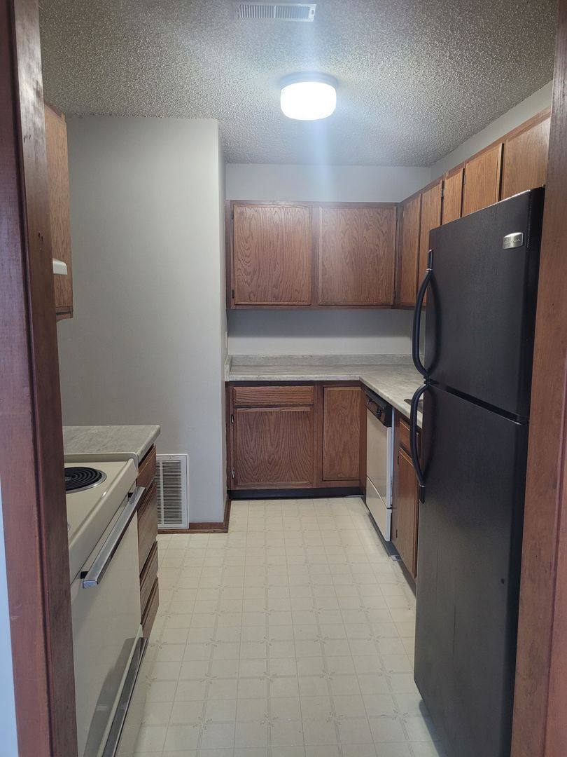 Apartment for rent at 137 NW 17th St, Lincoln, NE 68528