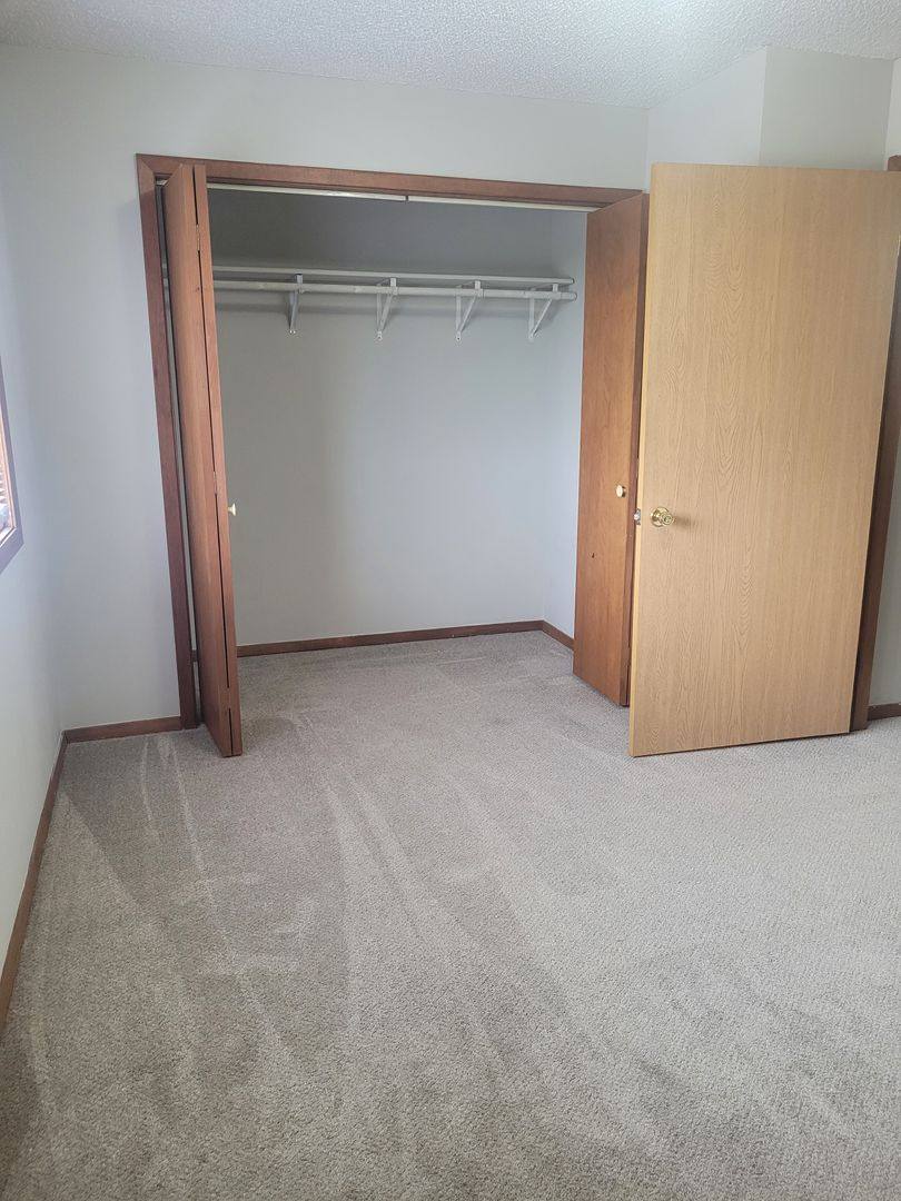 Apartment for rent at 137 NW 17th St, Lincoln, NE 68528
