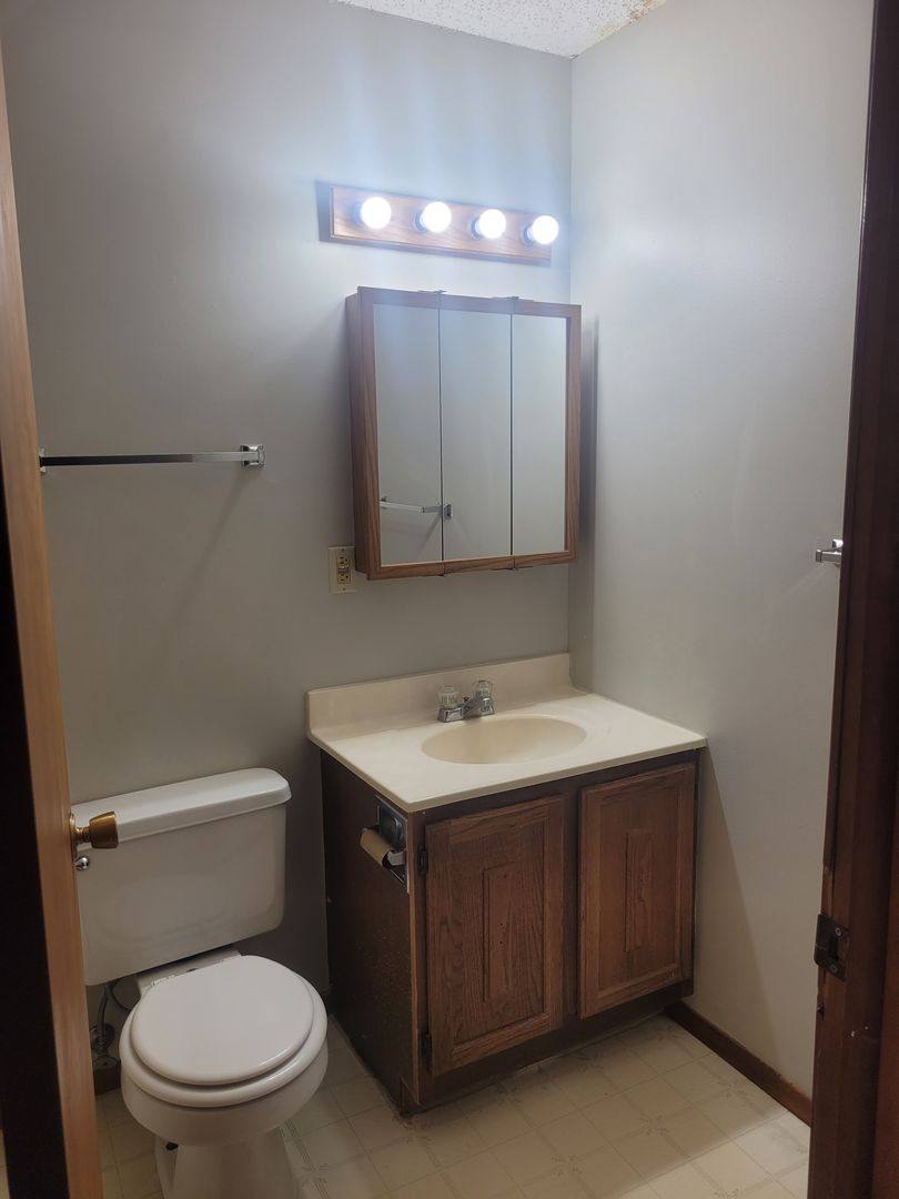 Apartment for rent at 137 NW 17th St, Lincoln, NE 68528