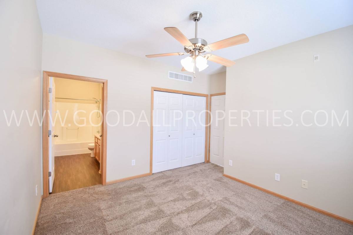 Condo for rent at 10320 Norfolk Dr, Johnston, IA 50131