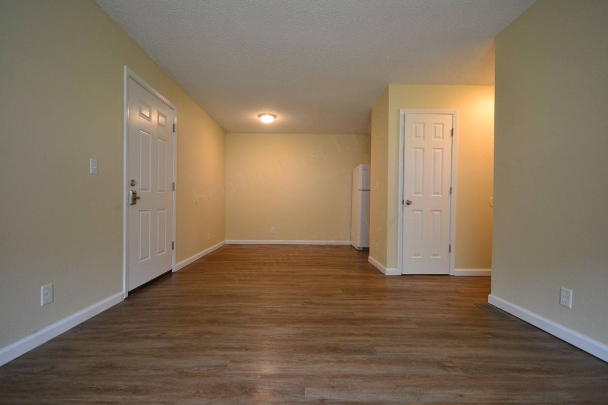 Apartment for rent at 616 Evergreen St, Hollister, MO 65672