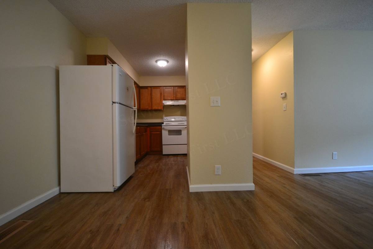 Apartment for rent at 616 Evergreen St, Hollister, MO 65672