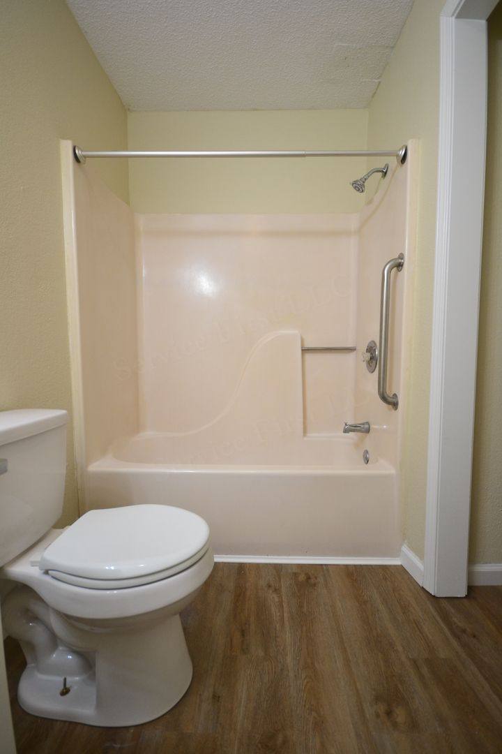 Apartment for rent at 616 Evergreen St, Hollister, MO 65672