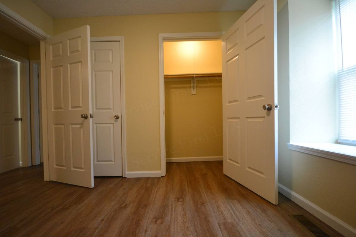 Apartment for rent at 616 Evergreen St, Hollister, MO 65672
