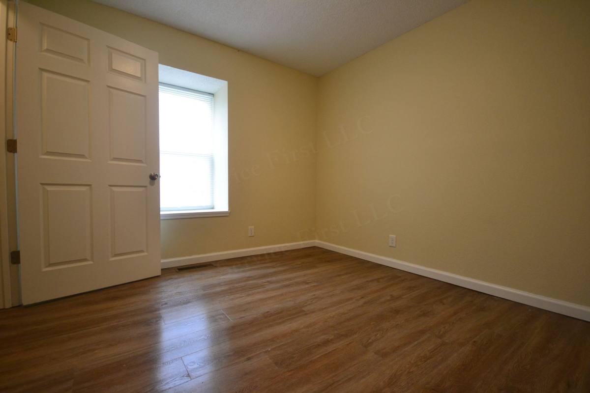 Apartment for rent at 616 Evergreen St, Hollister, MO 65672
