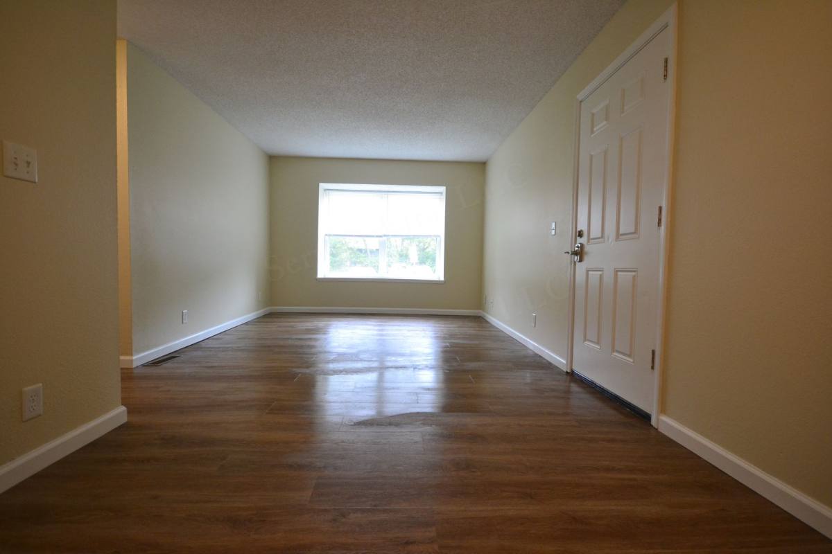 Apartment for rent at 616 Evergreen St, Hollister, MO 65672