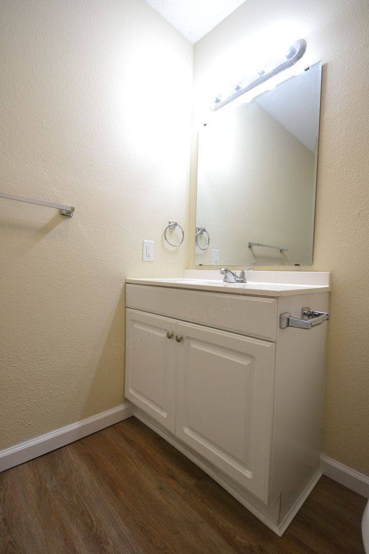 Apartment for rent at 616 Evergreen St, Hollister, MO 65672