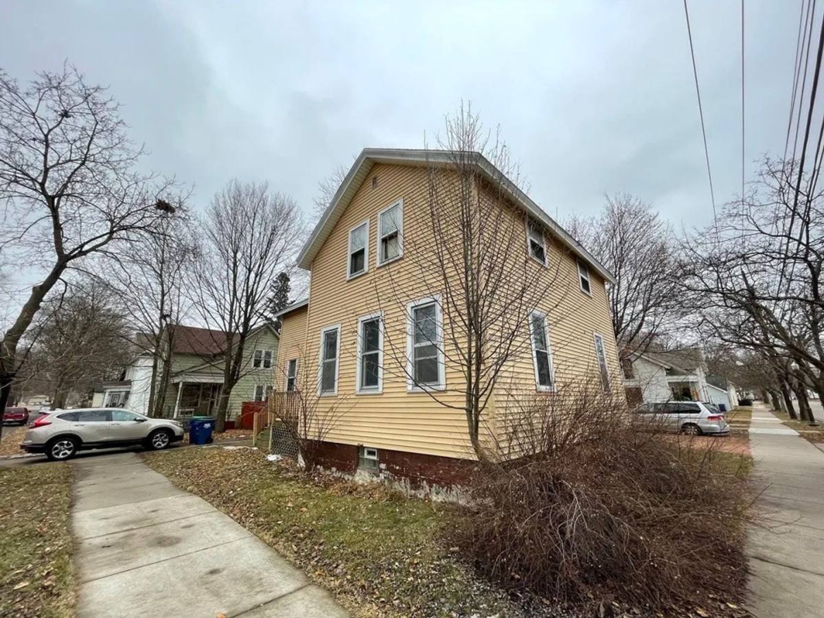 Apartment for rent at 703 Jackson St, Wausau, WI 54403