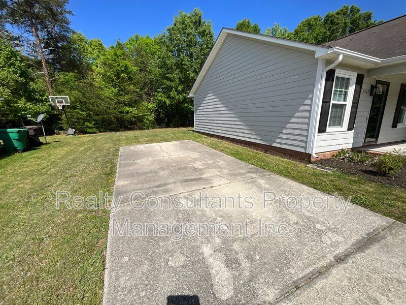 House for rent at 2709 Ingleside Dr, High Point, NC 27265
