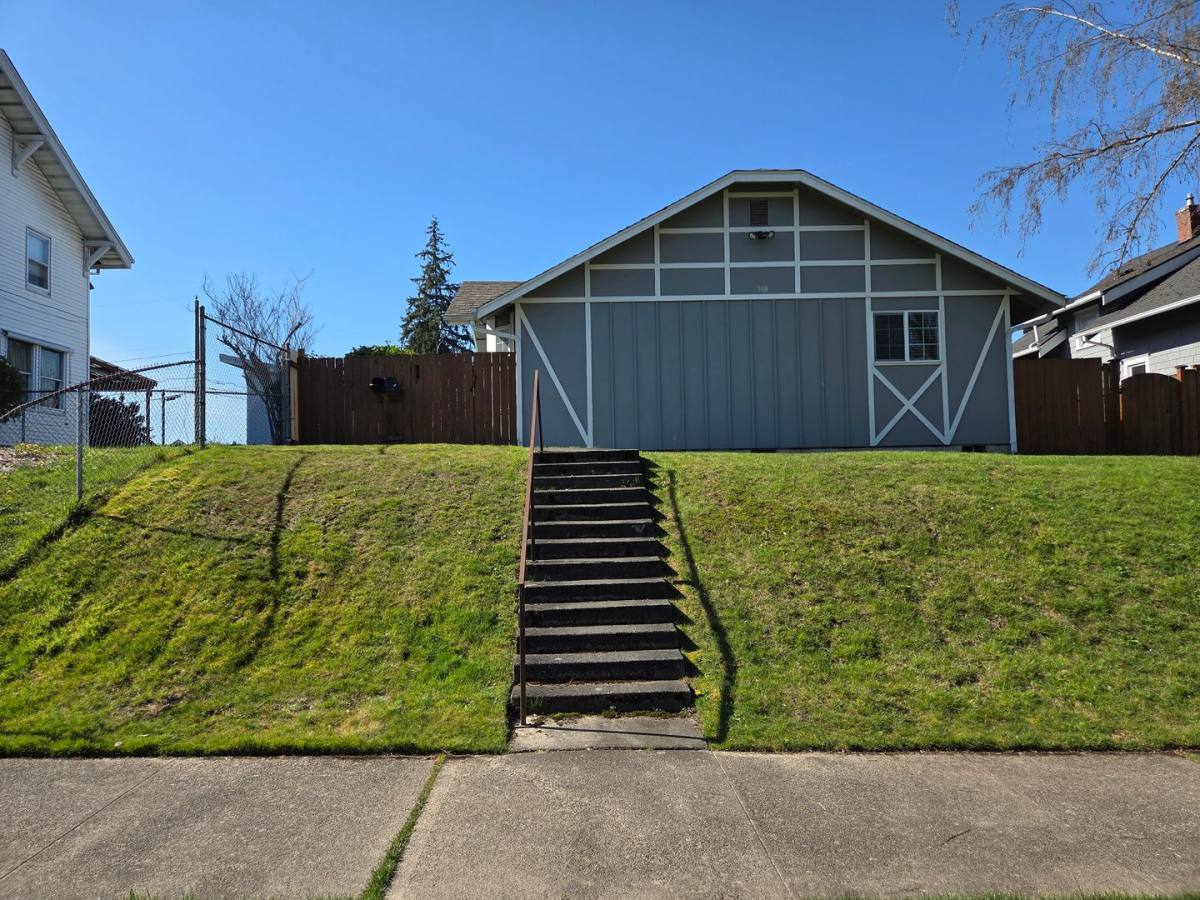 Apartment for rent at 908 N Grant Ave, Tacoma, WA 98403