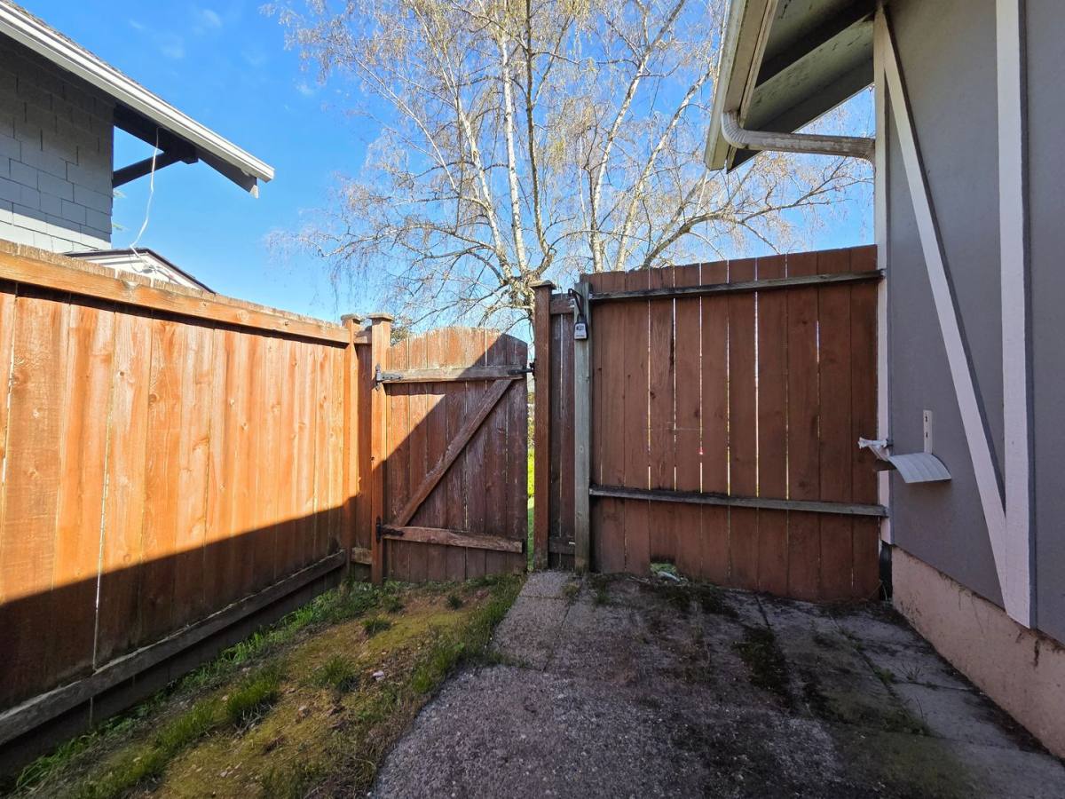 Apartment for rent at 908 N Grant Ave, Tacoma, WA 98403