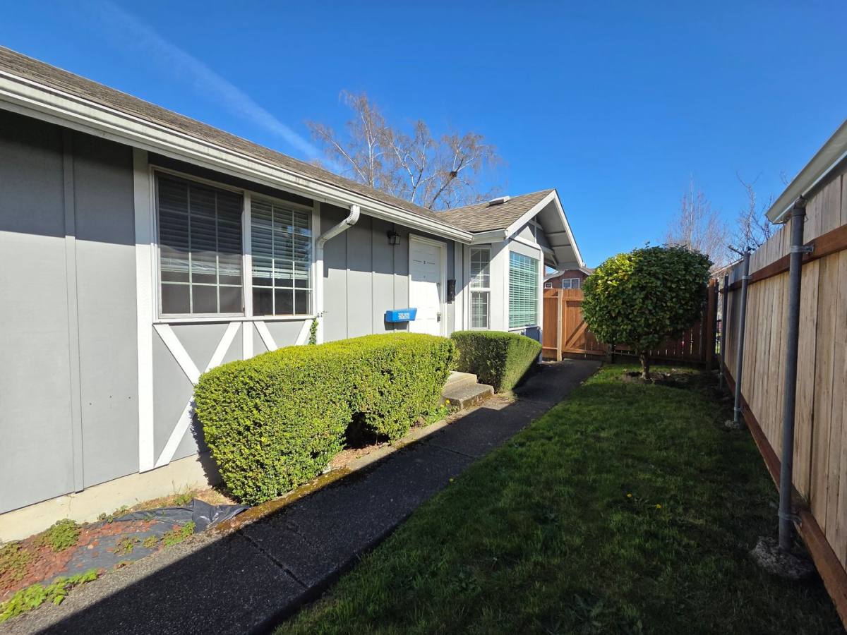 Apartment for rent at 908 N Grant Ave, Tacoma, WA 98403