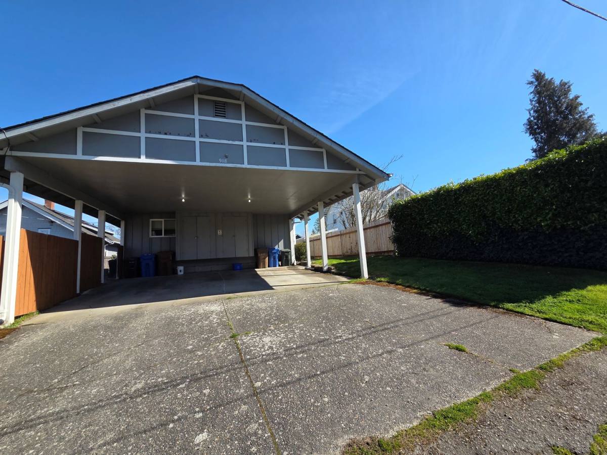 Apartment for rent at 908 N Grant Ave, Tacoma, WA 98403