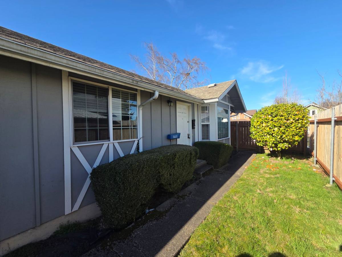 Apartment for rent at 908 N Grant Ave, Tacoma, WA 98403